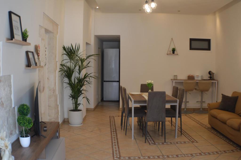 Soggiorno ampio e luminoso