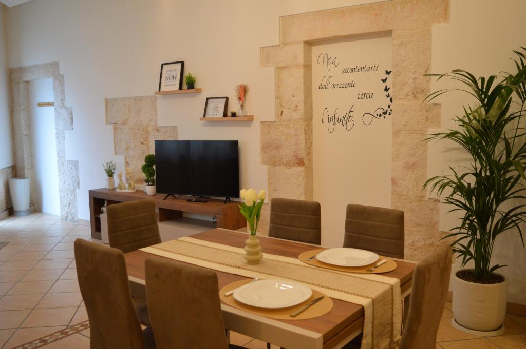 Scritta motivazionale sul muro del soggiorno